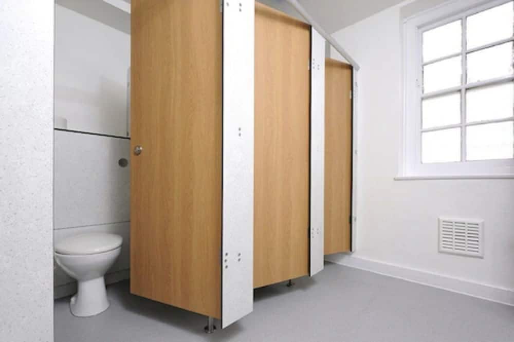 Goldsmiths House - Campus Accommodation - Caters to Women