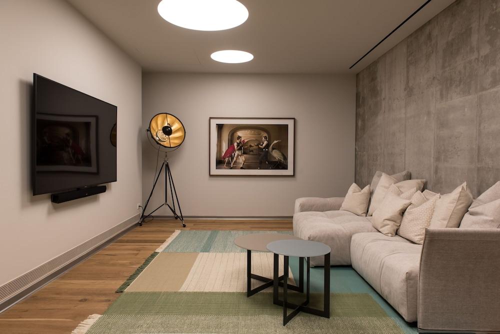 LEVEE Yehuda Halevi 16 Tel Aviv