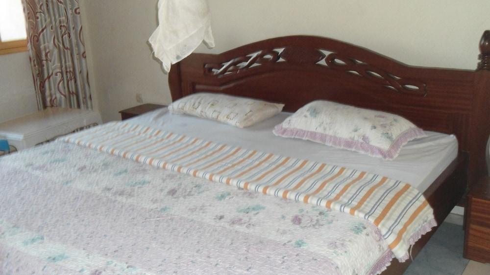 Airport luxury motel