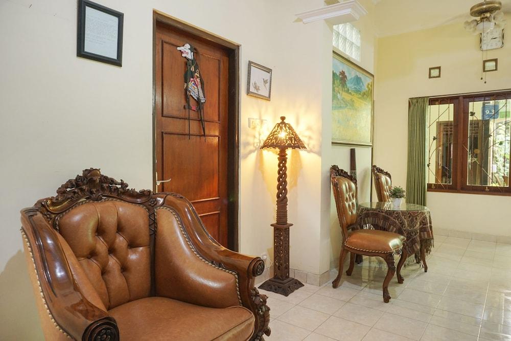 OYO 465 Alam Citra Bed & Breakfast