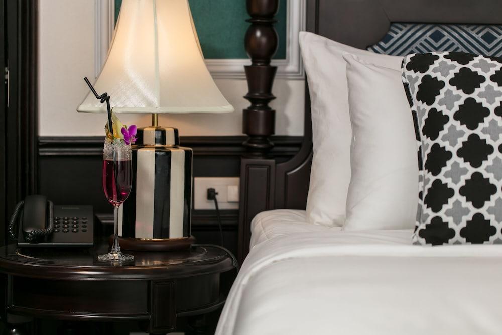 Genesis Regal Cruise