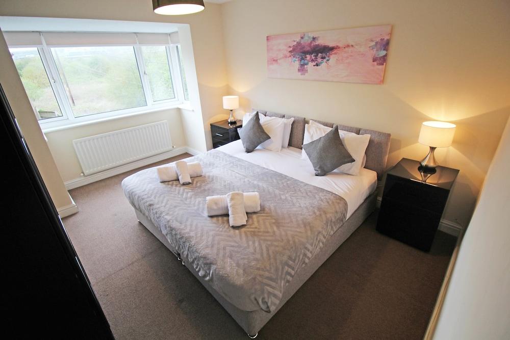 3 Bedroom Holiday Home With River Views