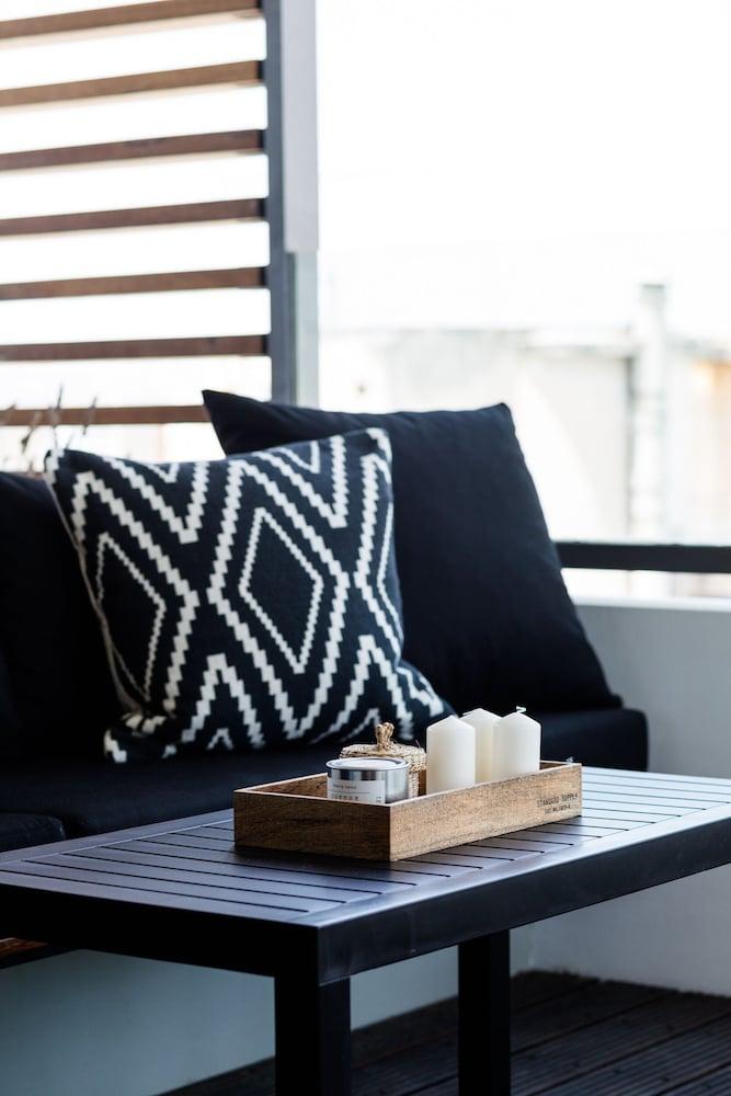 UPSTREET EMST Museum 1BD Apt Acropolis View