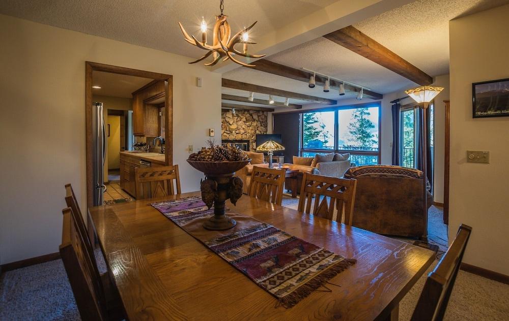 Cedar Lower Luxury Vacation At Windcliff 2 Bedroom Home by RedAwning