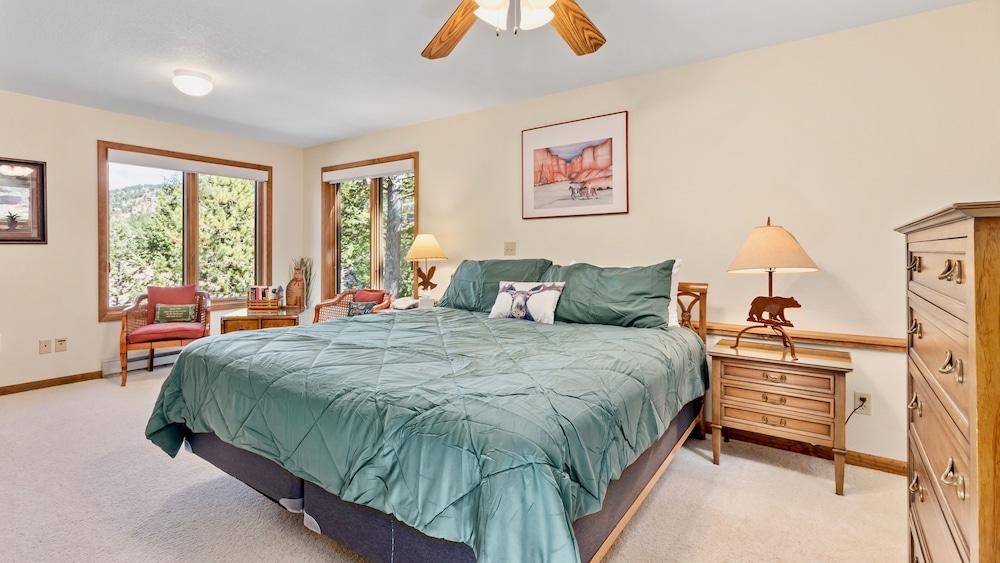 Griffin Family Vacation At Windcliff 4 Bedroom Home by RedAwning