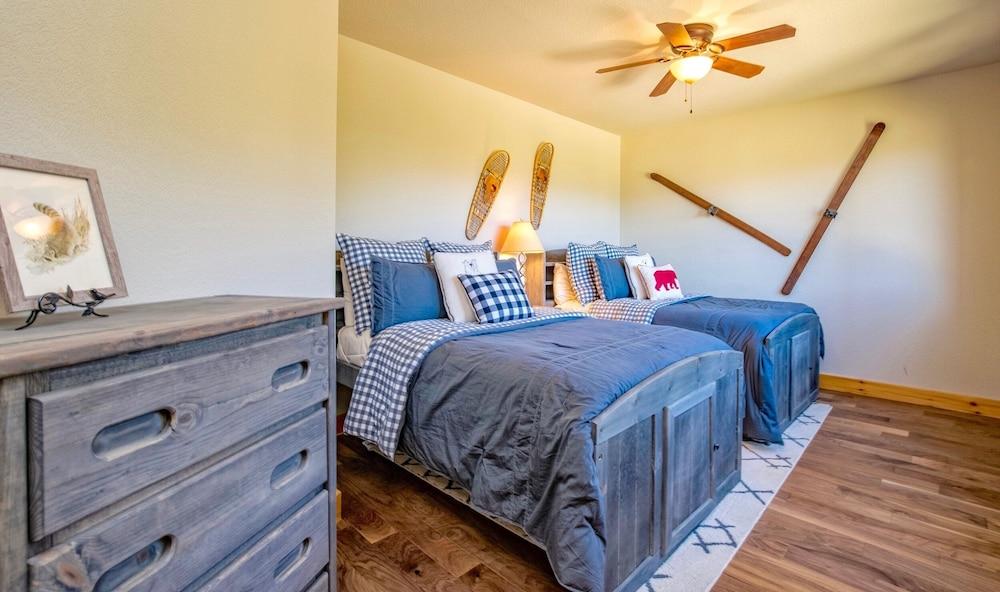 Serenity Luxury Vacation At Windcliff 3 Bedroom Home by RedAwning