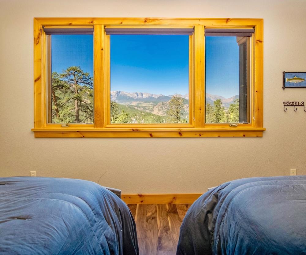 Serenity Luxury Vacation At Windcliff 3 Bedroom Home by RedAwning