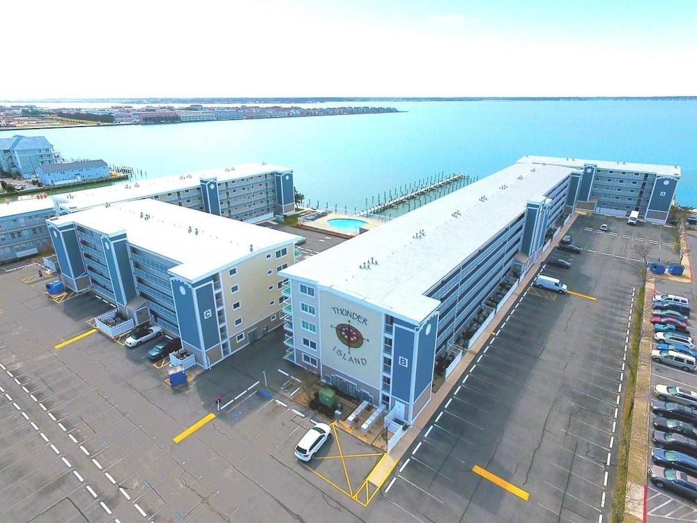 Thunder Island 128c 2 Bedroom Condo by RedAwning