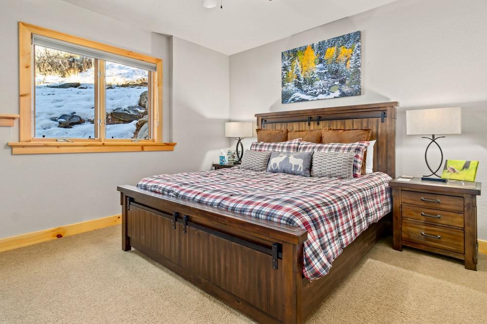 Garlands' Alpine Lodge Luxury Vacation At Windcliff 3 Bedroom Home by RedAwning