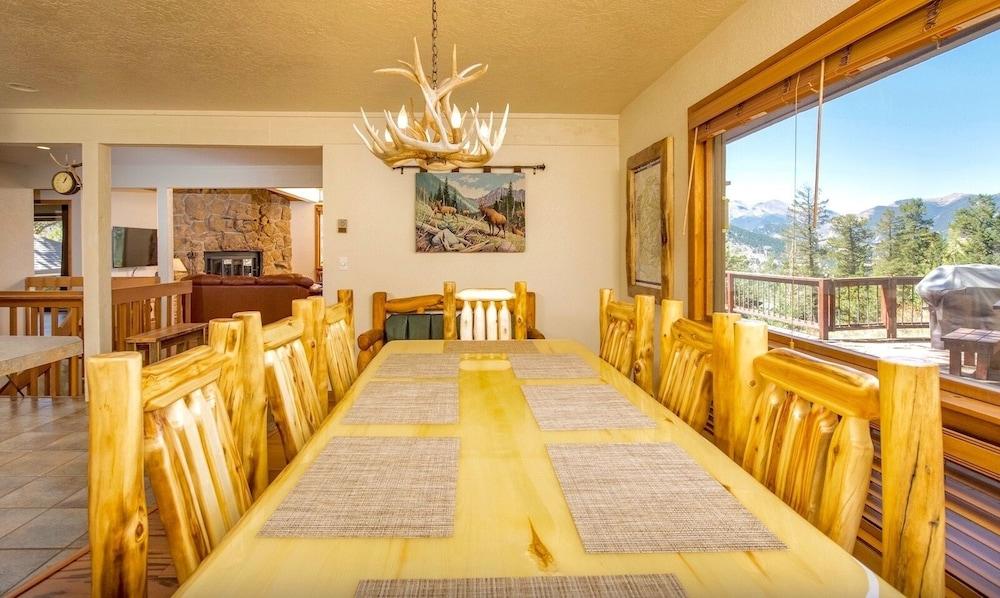 Tranquil Luxury Vacation At Windcliff 3 Bedroom Home by RedAwning