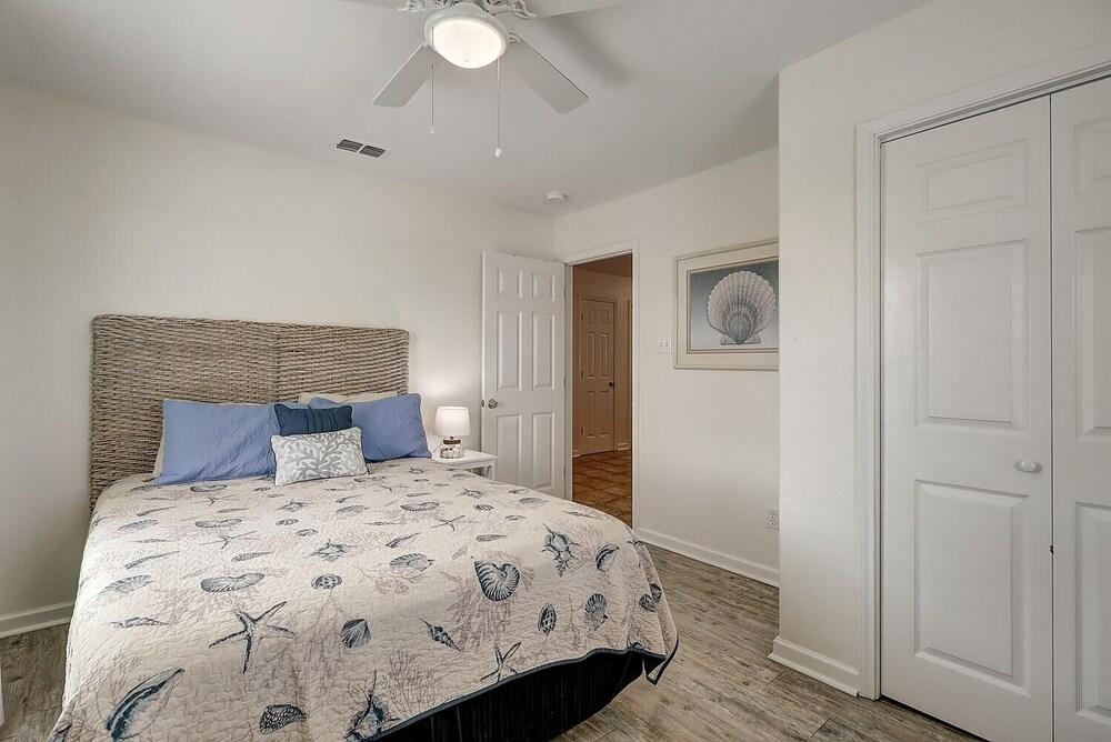 Tropical Touchdown - 4 Br Home