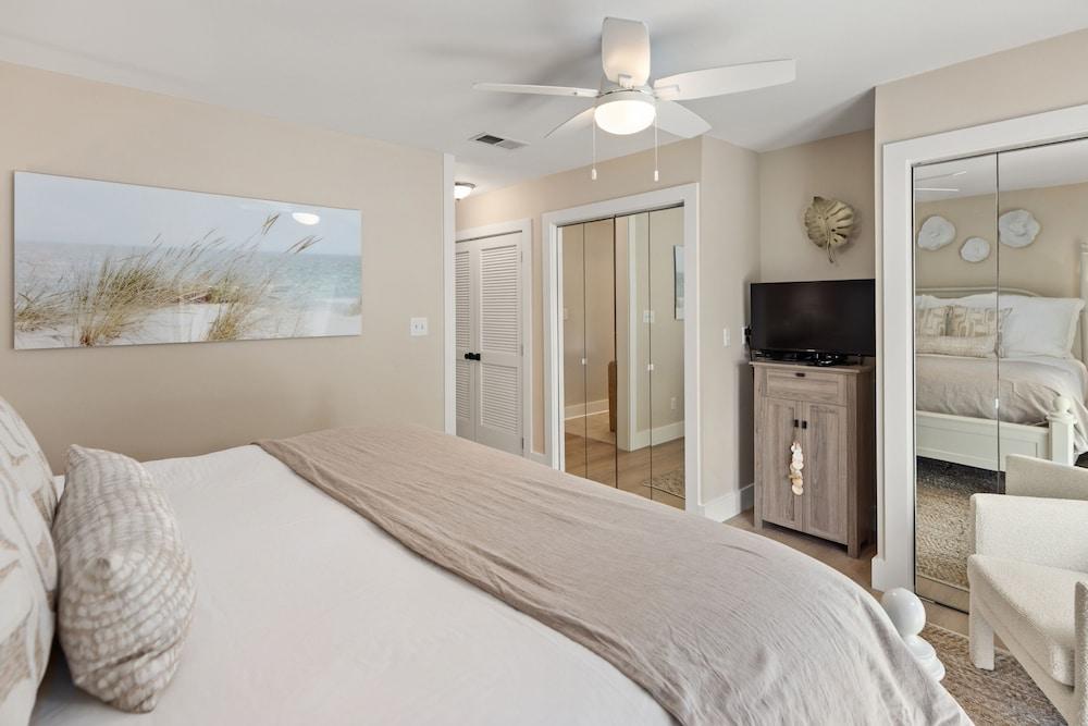 418 Linkside Drive 4 Bedroom Home by RedAwning