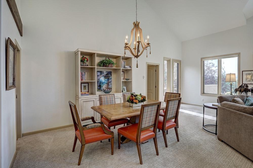 2br In The Seasons At Arrowhead-vaulted Ceilings 2 Bedroom Condo by RedAwning