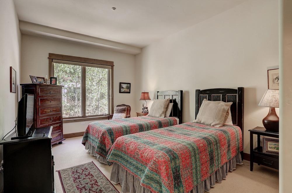 Elegant Updated 3 Bedroom Condo At One Arrowhead Place Condo by RedAwning