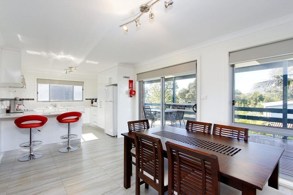 47 Anderson with Pool in Cowes