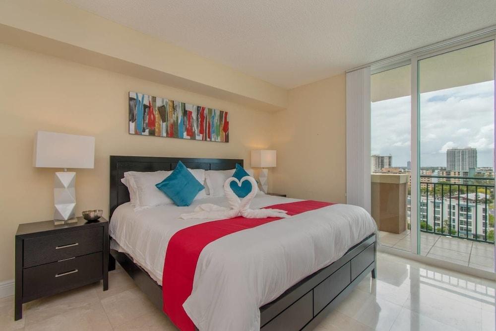 Stylish Modern 2bd 2bth Apt Near the Beach