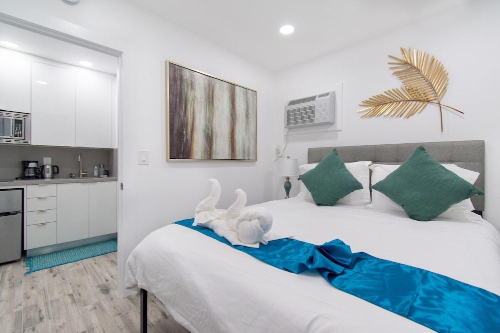 Beach Inn by DesignedVR