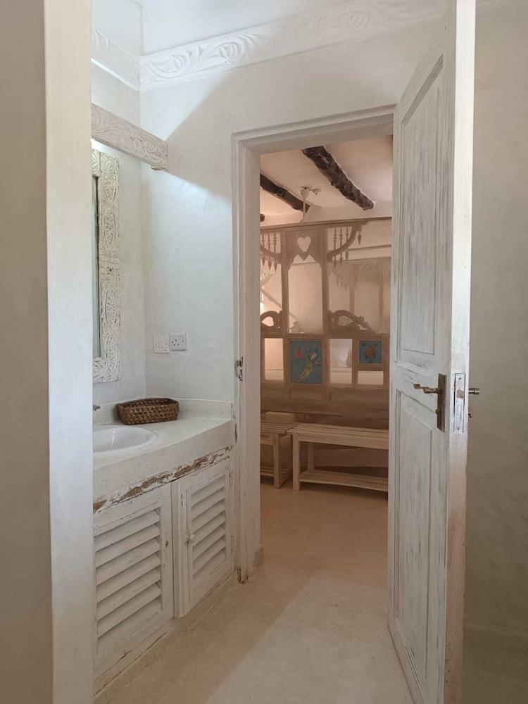 Pole Pole Beach House