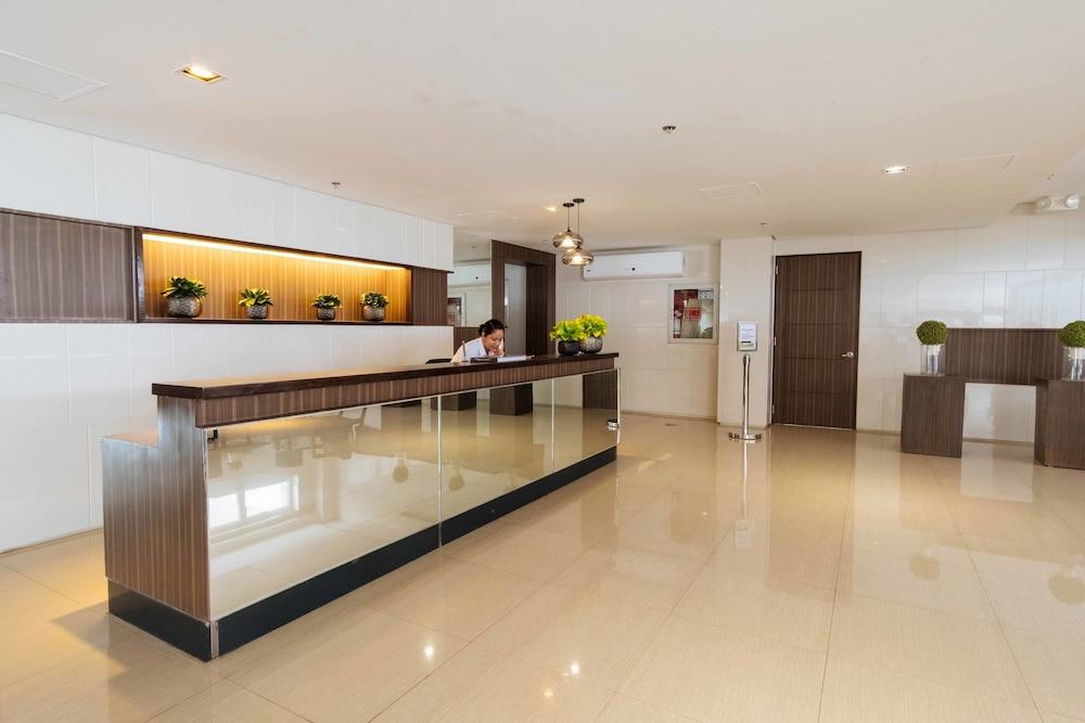 RedDoorz Premium @ SMDC Fairview