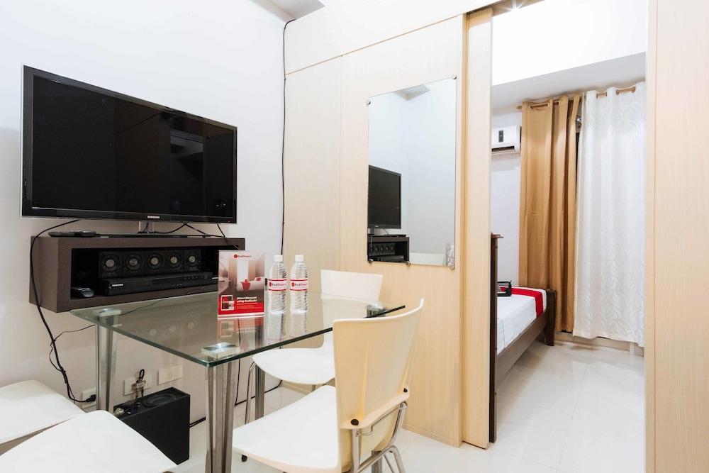 RedDoorz Premium @ SMDC North EDSA