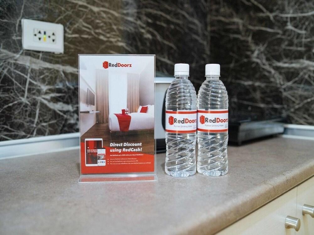 RedDoorz Premium @ SMDC Taguig