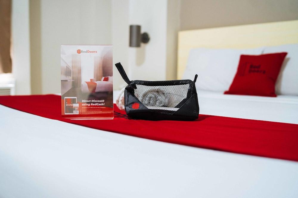 RedDoorz @ Samat Mandaluyong