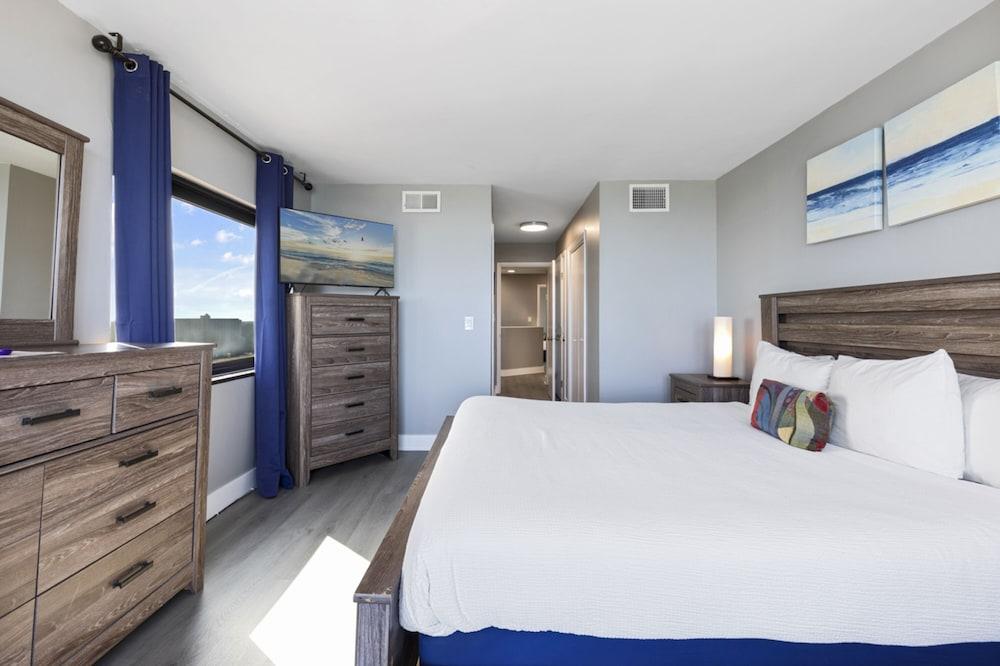 Private 3BR's at Palms by Hosteeva