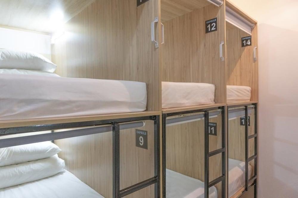 Lounge Capsule Hostel