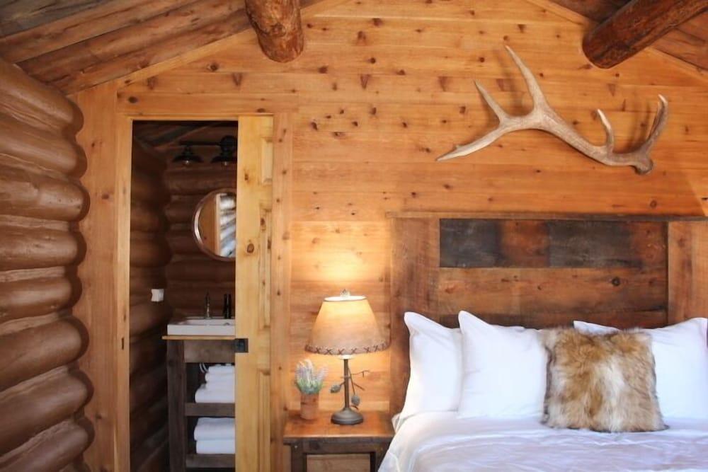 Elkhorn Cabins And Inn