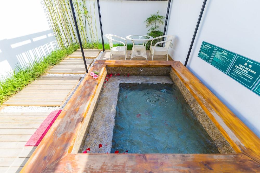 Fengxiang Hot Spring