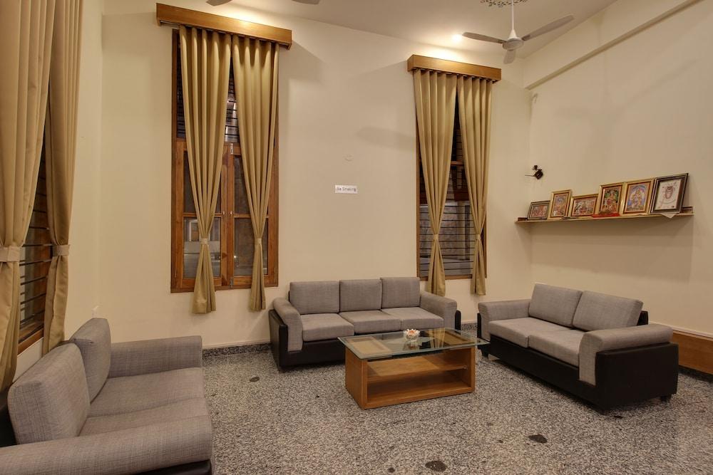 Palm Valley Dritan Resort