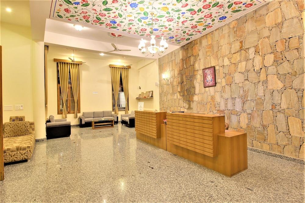 Palm Valley Dritan Resort