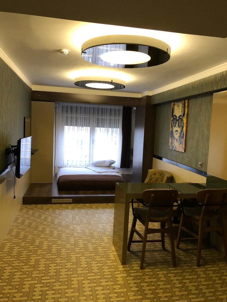 Antique Art Residence