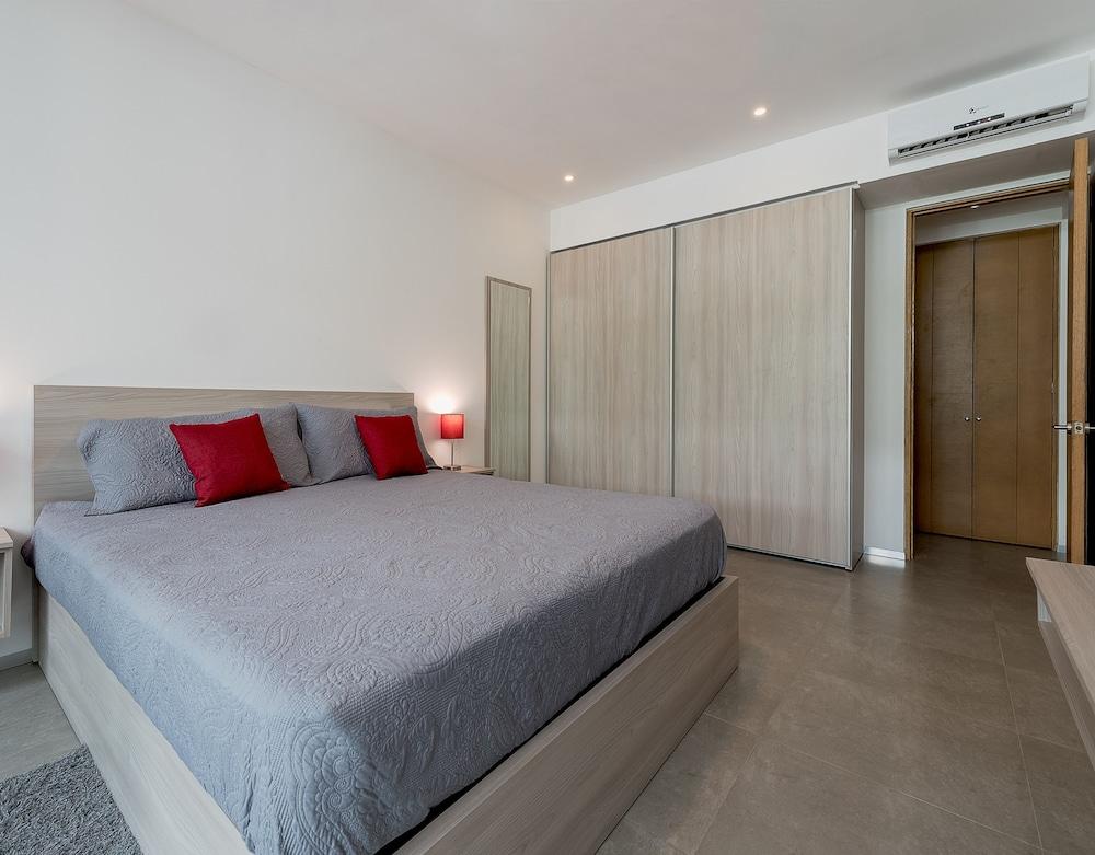 The City by Tulumeando