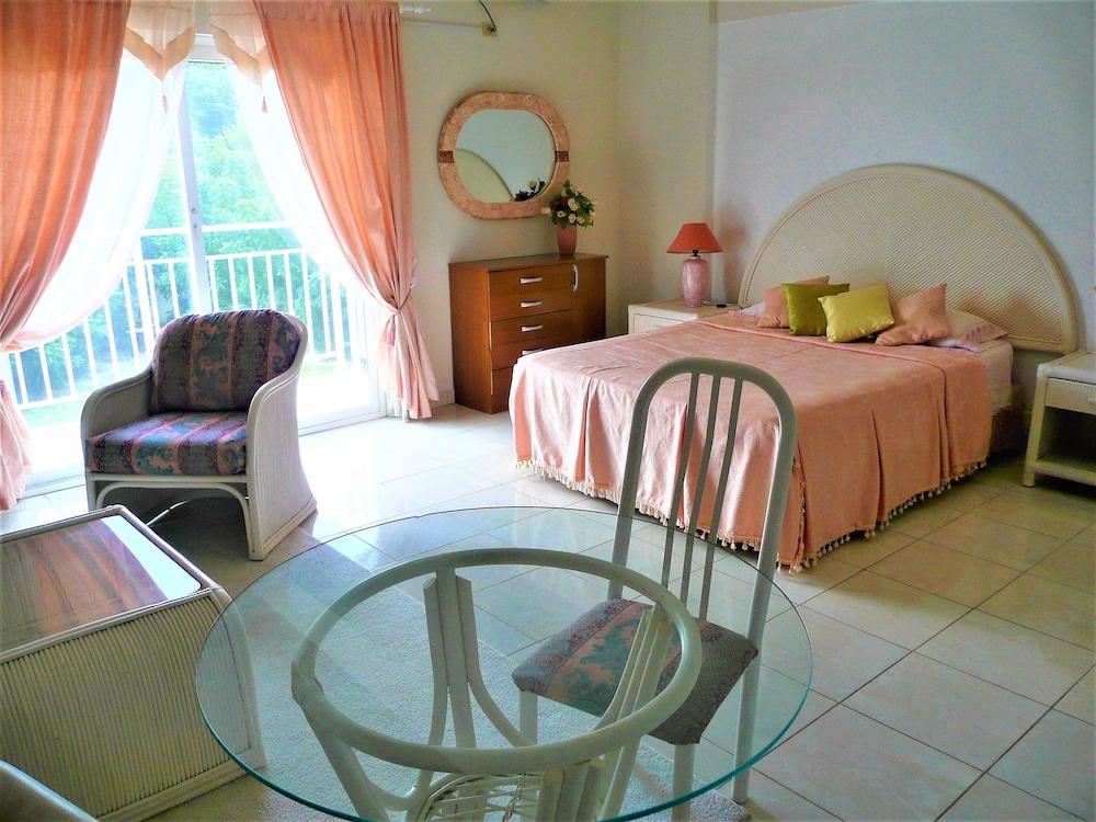 Myriam and Frank Residence