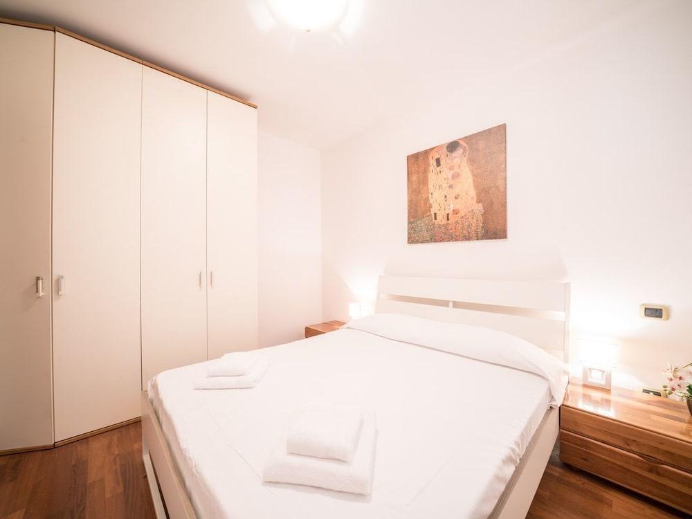 Bright Apartments Desenzano - Caravelle Pool