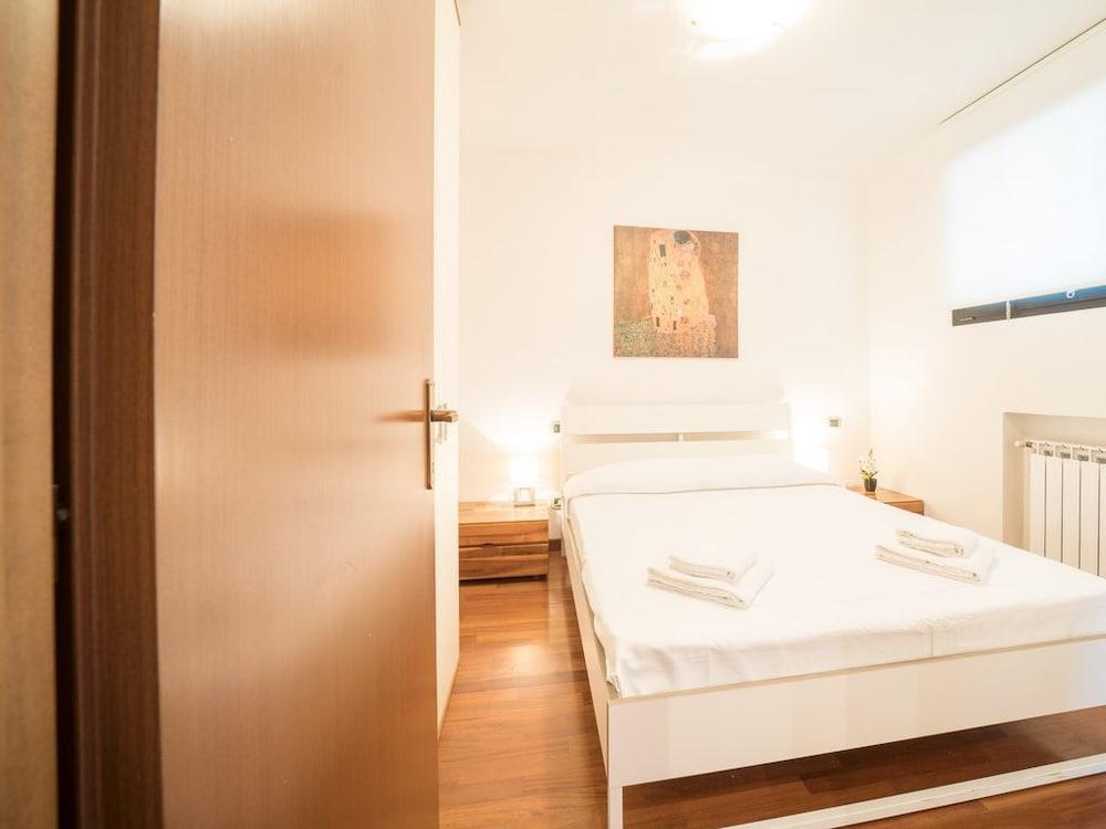 Bright Apartments Desenzano - Caravelle Pool