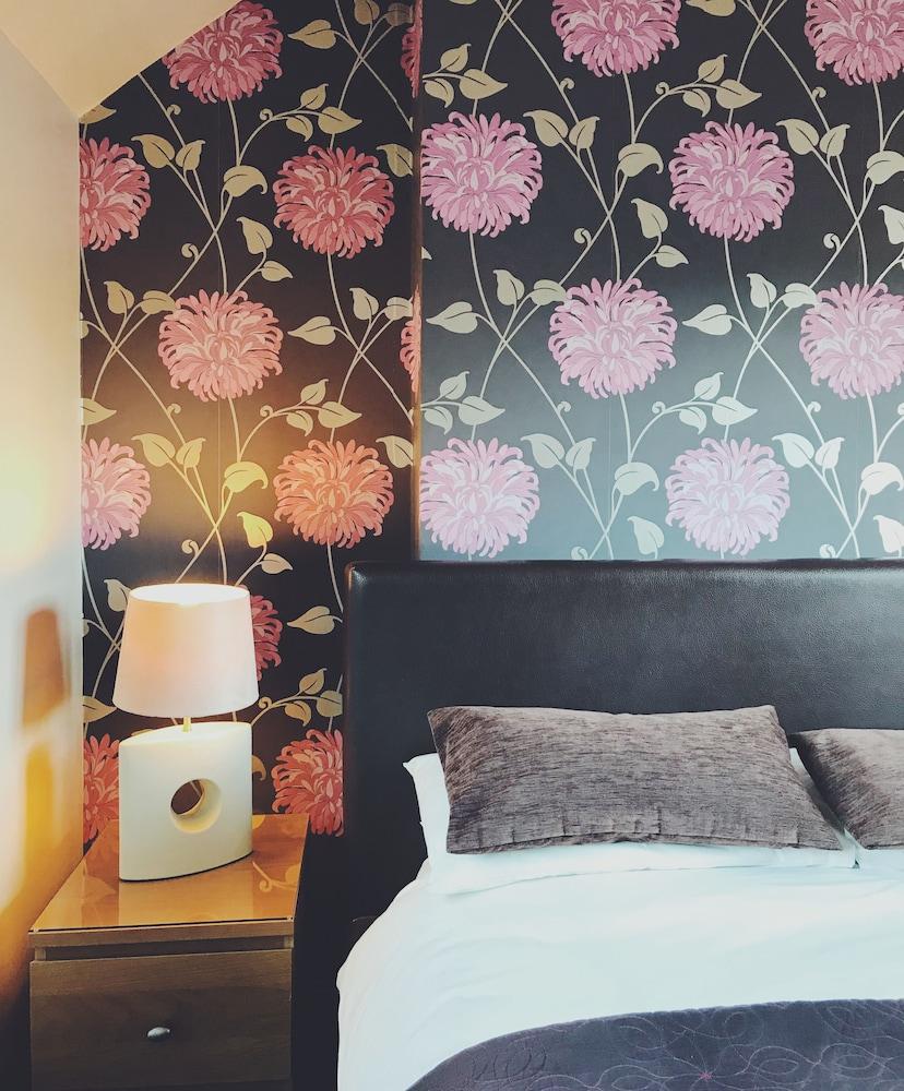 Notley House & The Coach House