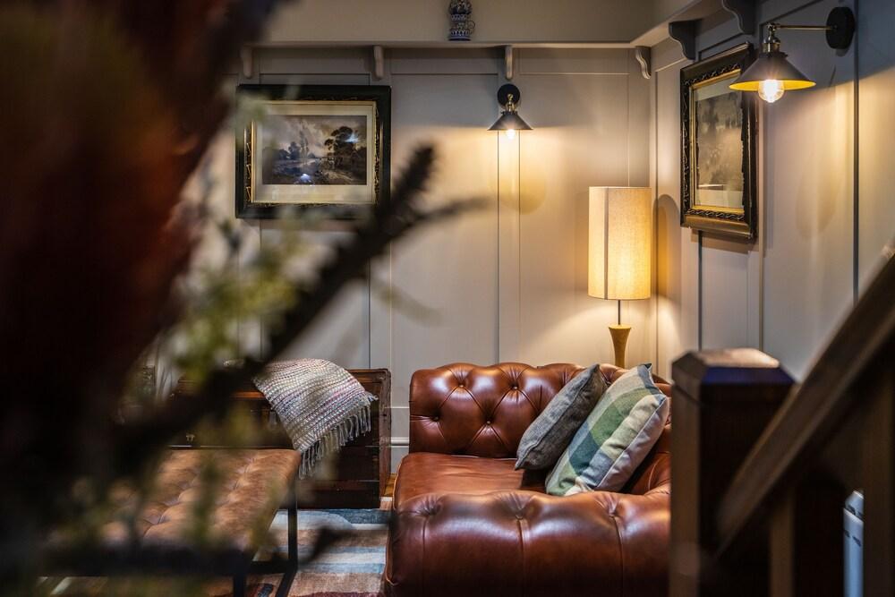 Sorley Boys Snug - Near Museum of Free Derry and Bloody Sunday Memorial