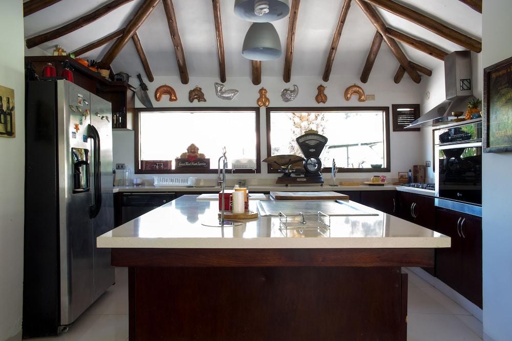 Cueva del Oso By Nomad Guru