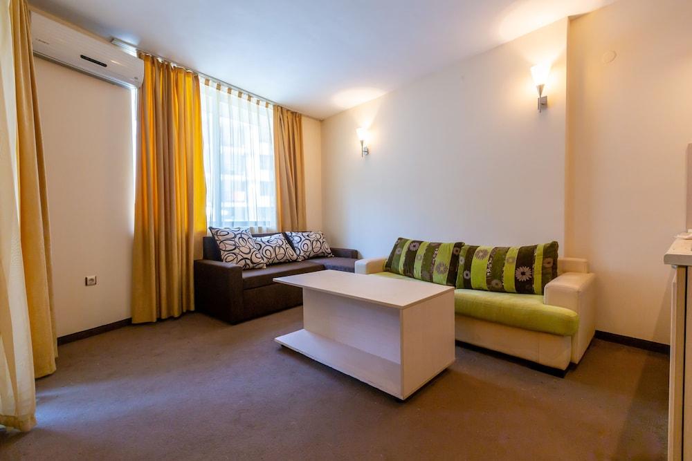 Quiet One Bedroom Apartment with Kitchenette in Avalon Complex