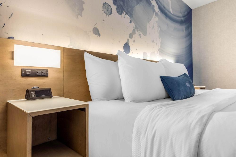 Cambria Hotel Milwaukee Downtown