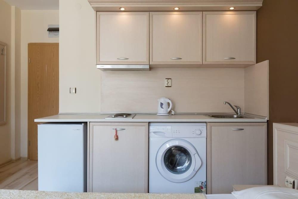 Nice Studio with Kitchenette in Avalon Complex