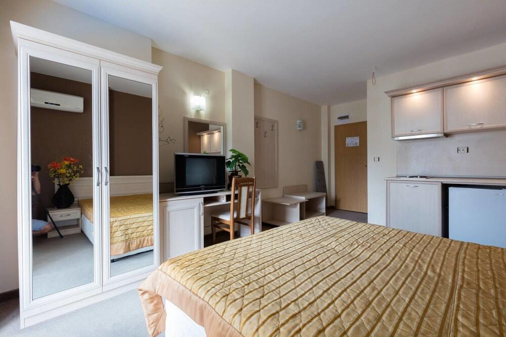 Quiet Studio in Avalon Complex