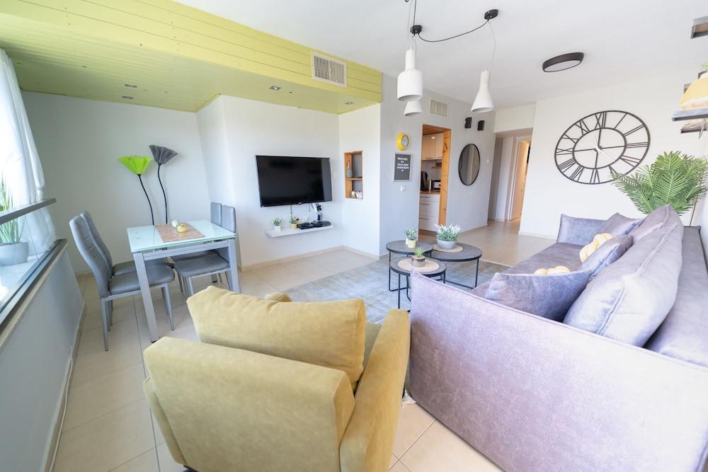 YalaRent Argaman 2BR & Balcony APT - Families only