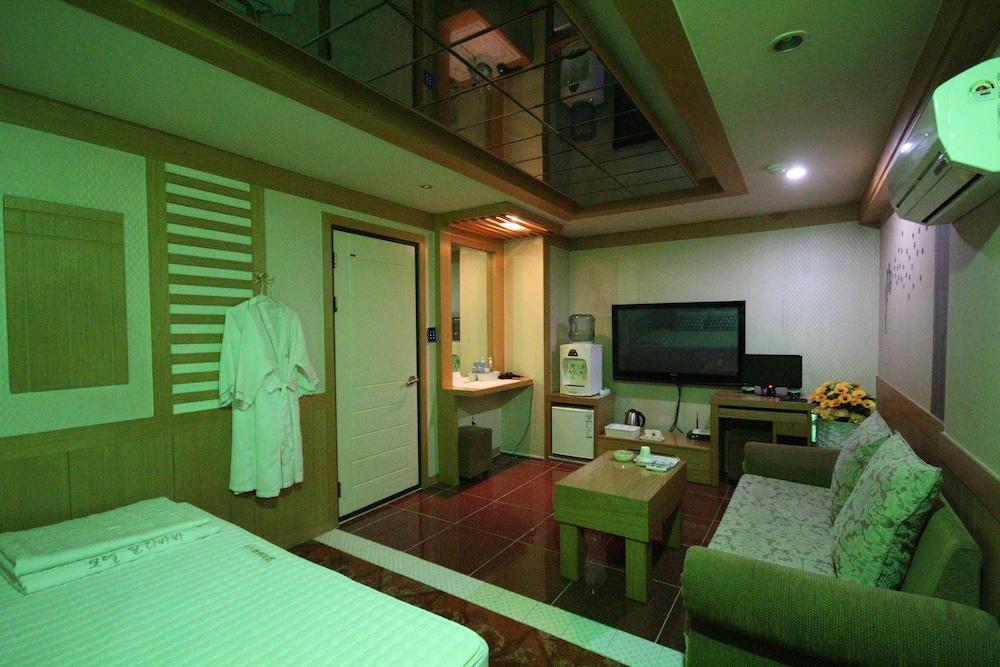 Alibaba Motel - New Building