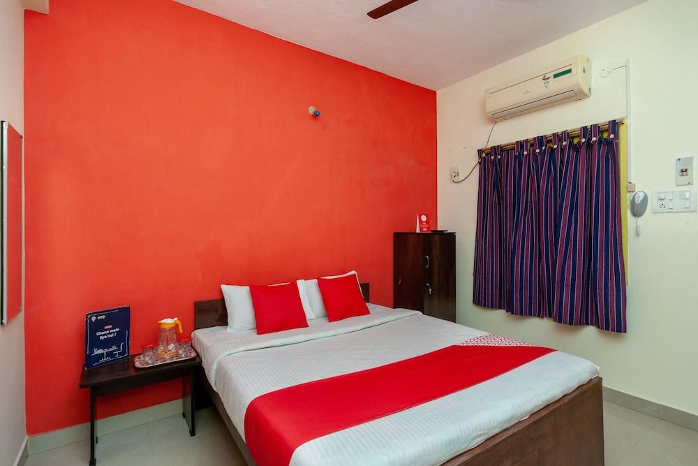 OYO 26936 Adhithya Inn