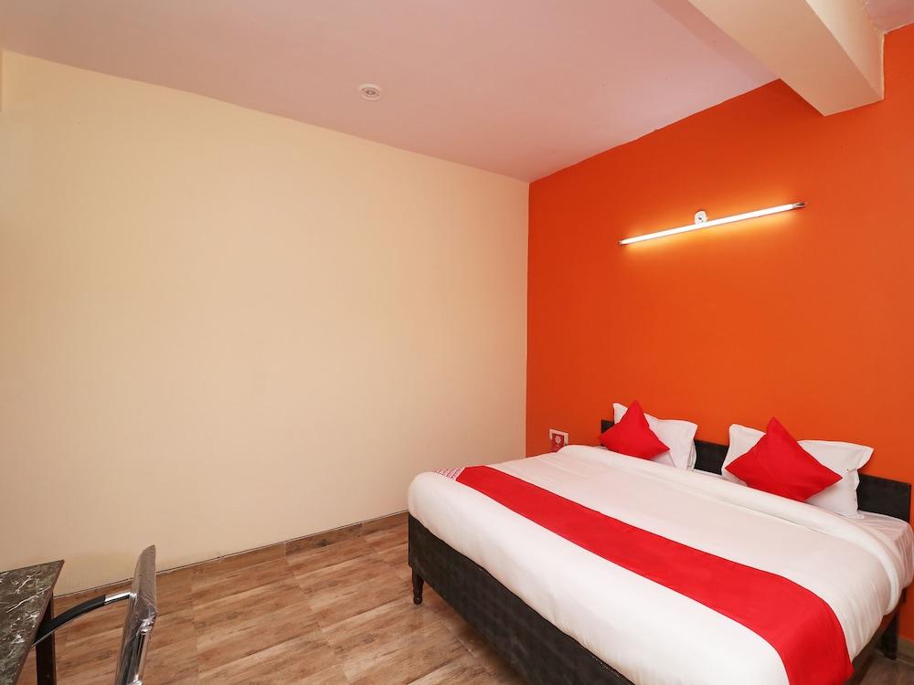 OYO 28366 Ram & Sons Residency