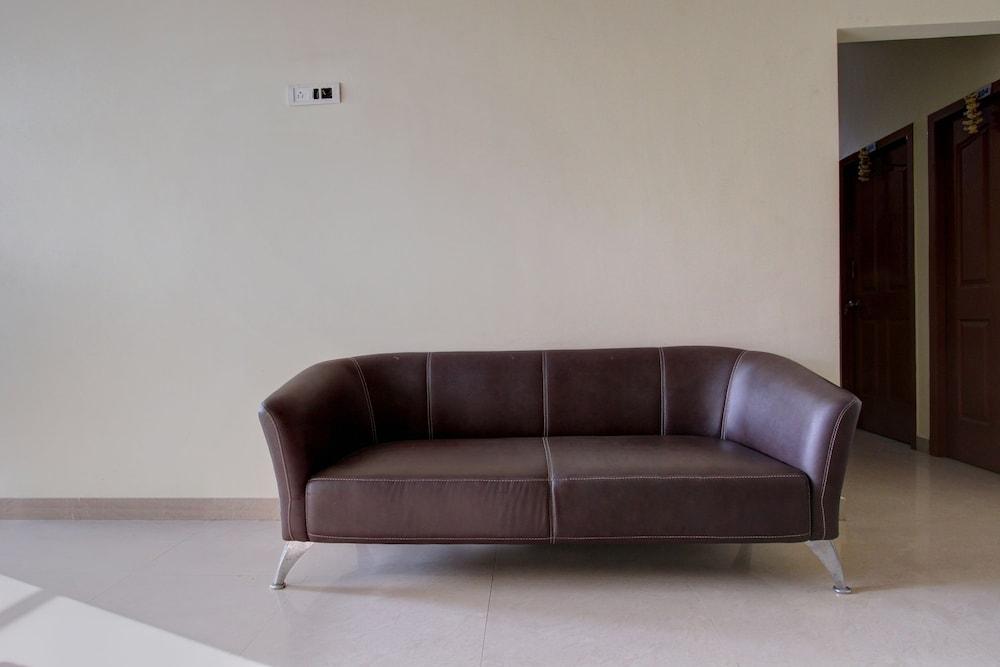 OYO 27781 Sri Sai Comforts