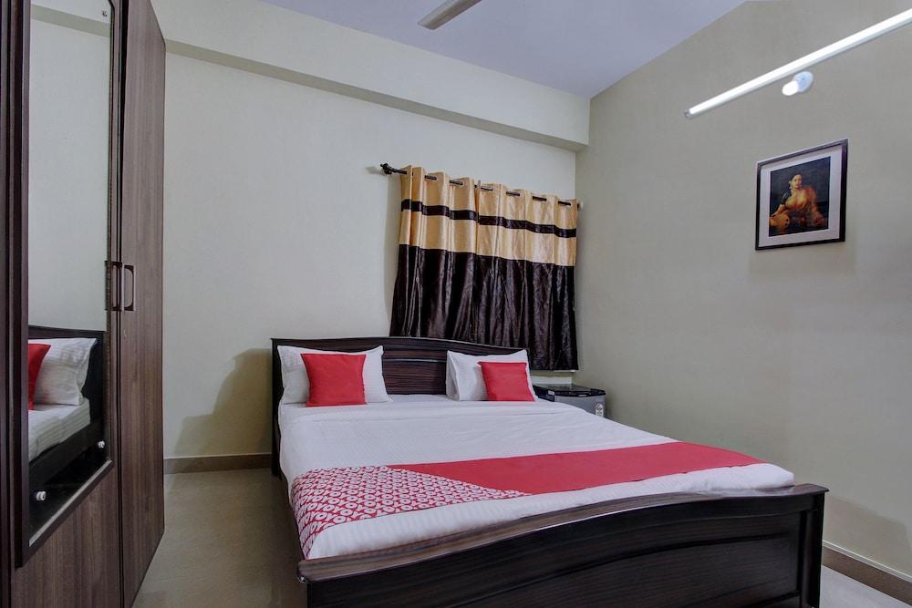 OYO 27781 Sri Sai Comforts